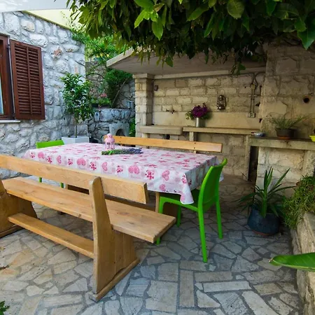 By The Sea Apartman *