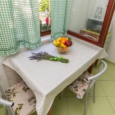 By The Sea Apartman *